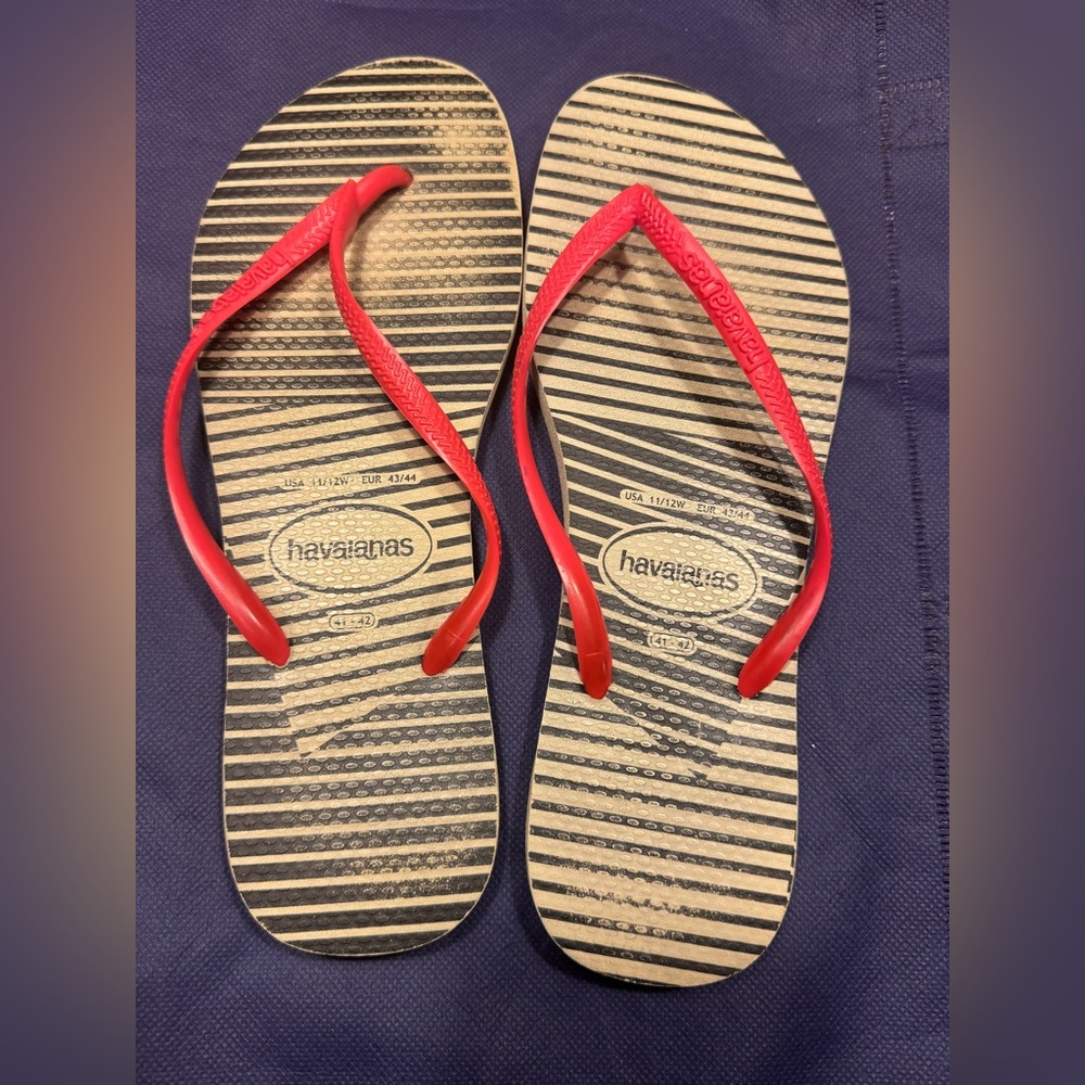 Havaianas Black and White Striped with Pink Strap  Size 11/12 Flip Flop